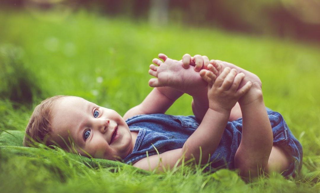 Niños descalzos son niños más felices y más inteligentes